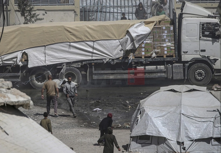 Gjithsej 107 kamionë me ndihma humanitare dje kanë hyrë në Gazë