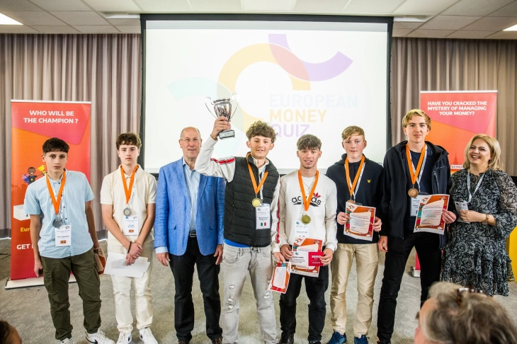 Македонскиот тим  вицешампиони на финалето на Европскиот квиз за пари за 2025 година