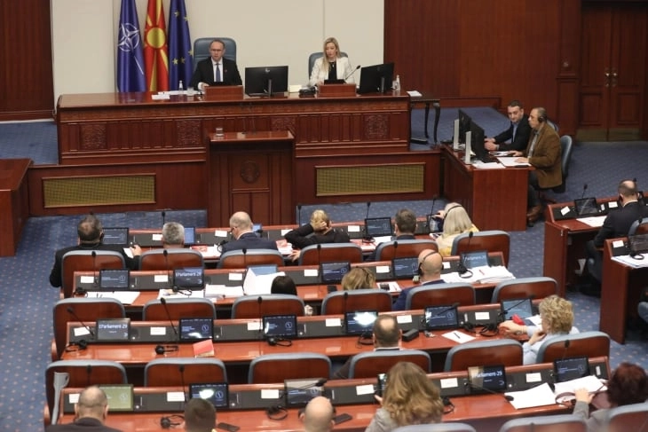 Vazhdimi i tre seancave parlamentare