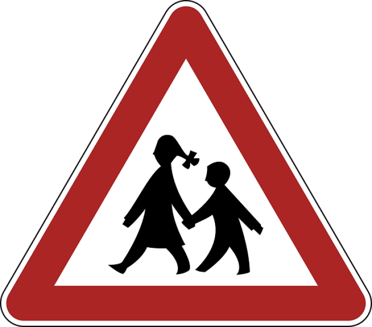 Бугарија: МВР ќе ги заштитува децата со икони и балони. Кој го нарача овој апсурд?