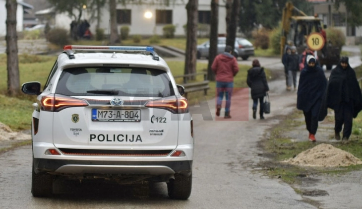 BeH: Pesë të lënduar rëndë në incidentin e armatosur tek kampi i emigrantëve në Blazhuj