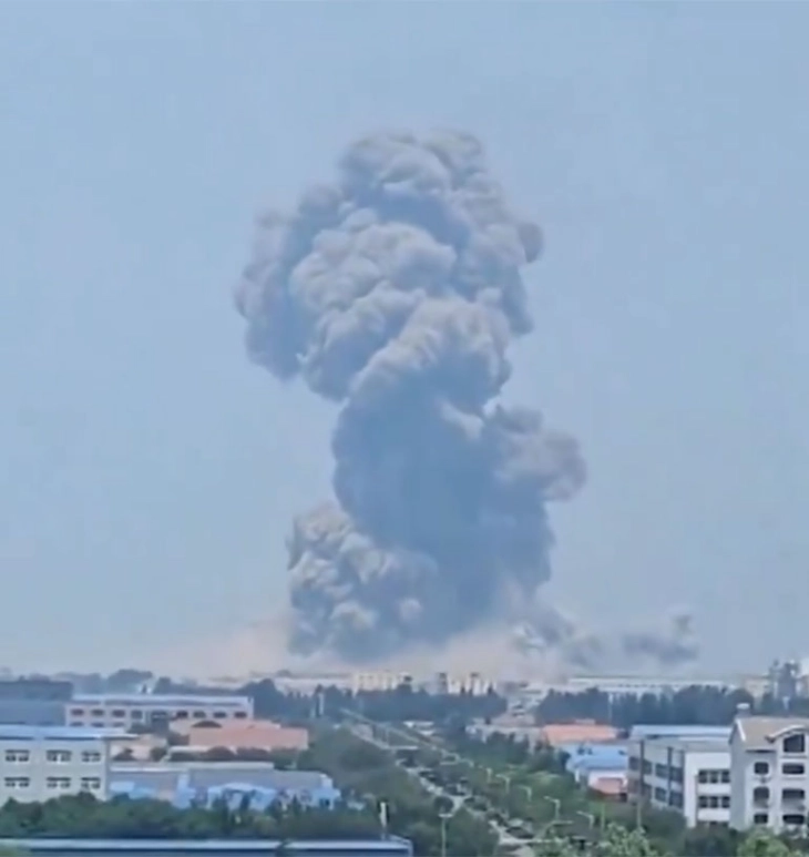 Голема експлозија во хемиска фабрика во источна Кина