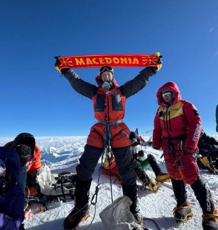 Кедев го искачи врвот Канченџунга, третиот највисок на светот