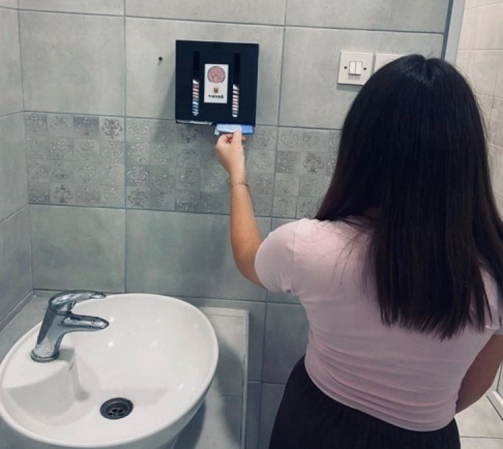 Средношколките од Кавадарци од денеска имаат пристап до бесплатни менструални влошки во училиштата 