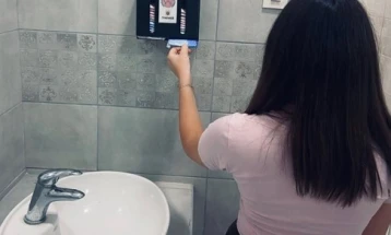 Средношколките од Кавадарци од денеска имаат пристап до бесплатни менструални влошки во училиштата 