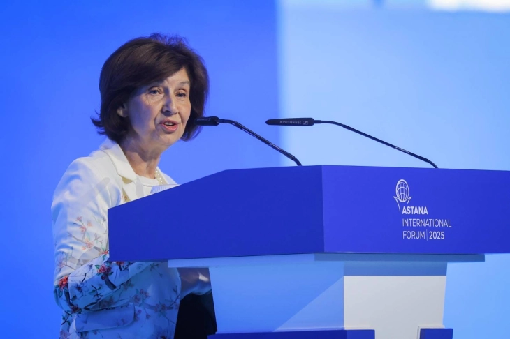 Сиљановска-Давкова од Астана Форумот: Потребен ни е свет што проблемите ќе ги решава со принципи, а не со моќ