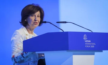 Сиљановска-Давкова од Астана Форумот: Потребен ни е свет што проблемите ќе ги решава со принципи, а не со моќ