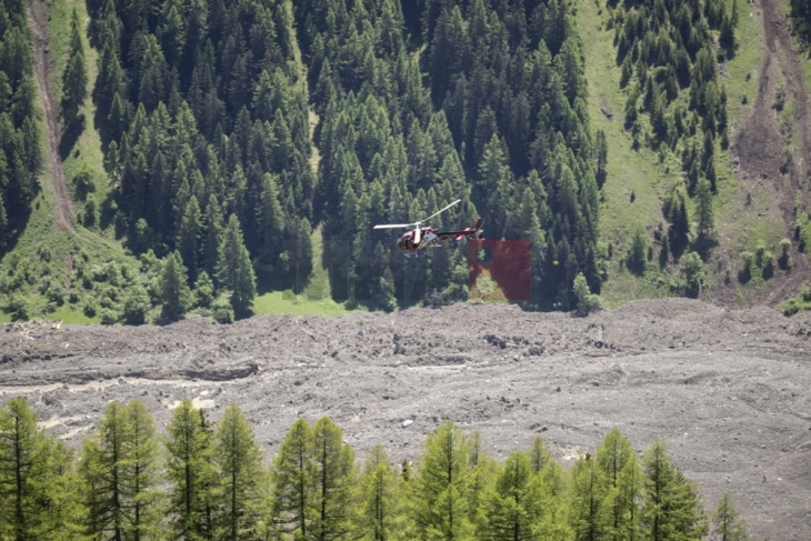 Швајцарска долина се подготвува за евакуација по уривањето на глечер