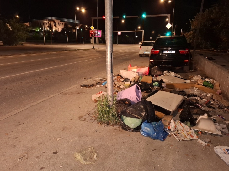 Јанев за ѓубрето што Општина Чаир го истури пред Град Скопје: Ќе биде процесуирано секое незаконско дејство во надлежност на полицијата