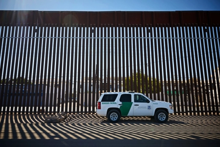 Врховниот суд на САД му дозволи на Трамп да го поништи легалниот статус за 500.000 мигранти