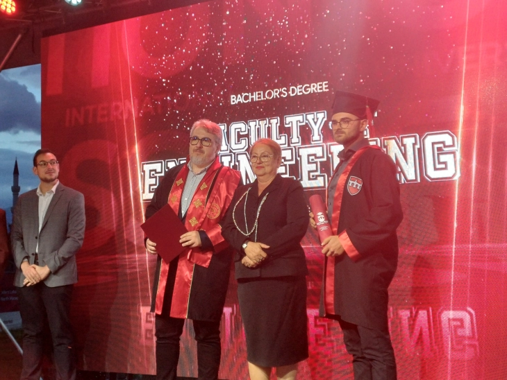 Јаневска присуствуваше на промоција на нова генерација дипломирани студенти на Меѓународниот балкански универзитет 