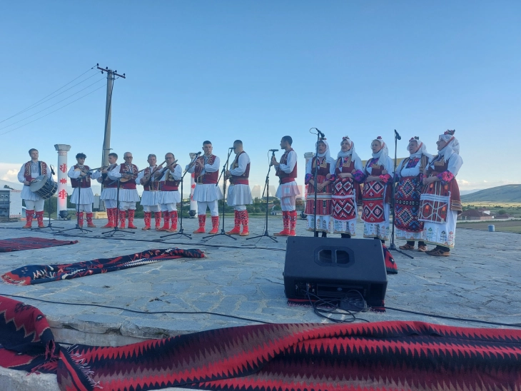 Околу 300 учесници и гости од странство на фестивалот „Пеце Атанасовски“ на Рудина, Долнени