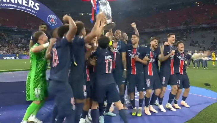 Макрон им честиташе на играчите по успехот во ЛШ, 68 навивачи уапсени за време на прославите во Париз