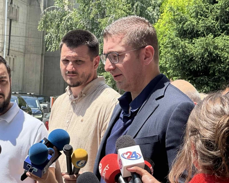 Мицкоски ги отфрли обвинувањата од СДСМ дека заедно со Коцевски штити началник на СВР Штип