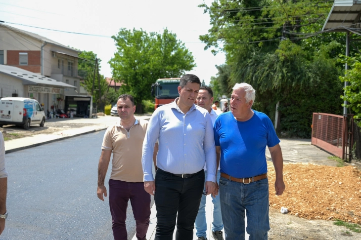 Асфалтирање со втор слој асфалт на улица „8“ во населба Илинден