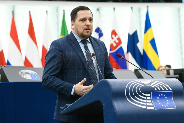 Чешки европратеник ги обвинува словачките власти за „намерно следење“  