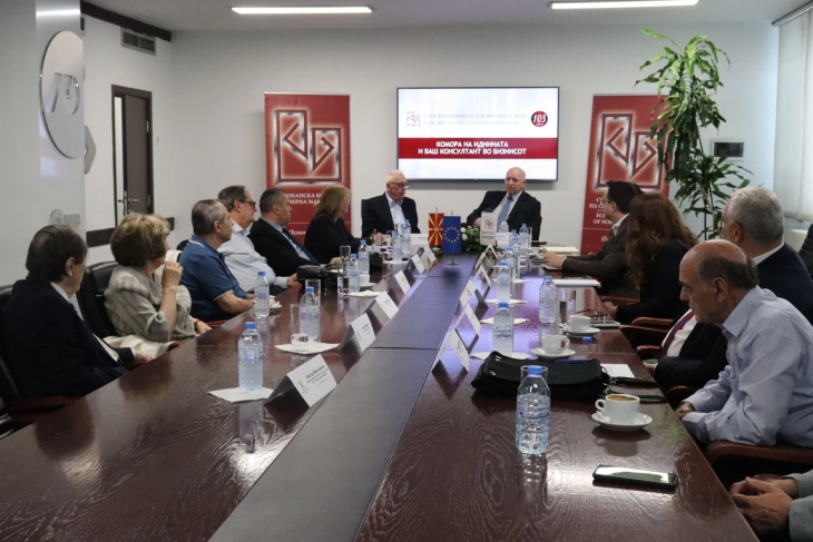 Панел-дискусија на Стопанската комора и Дипломатскиот клуб-Скопје: Македонските компании извезуваат во 153 држави, а во 62 од нив извозот надминал 1 милион евра