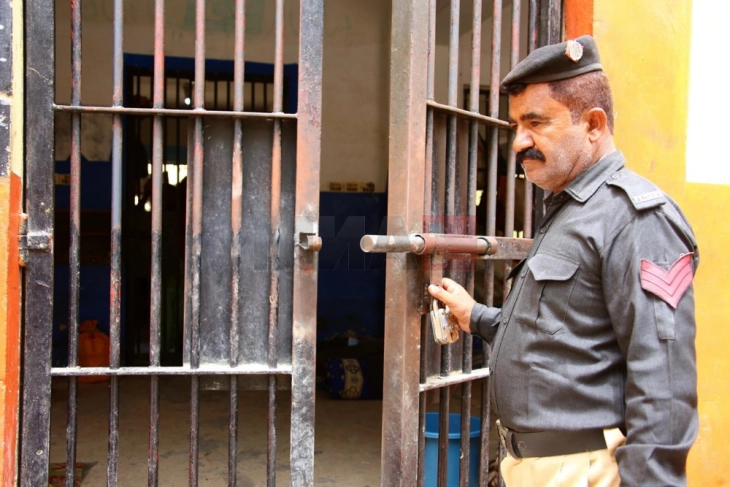 Mbi 200 të burgosur kanë ikur nga burgu në Pakistan pas tërmetit në Karaçi