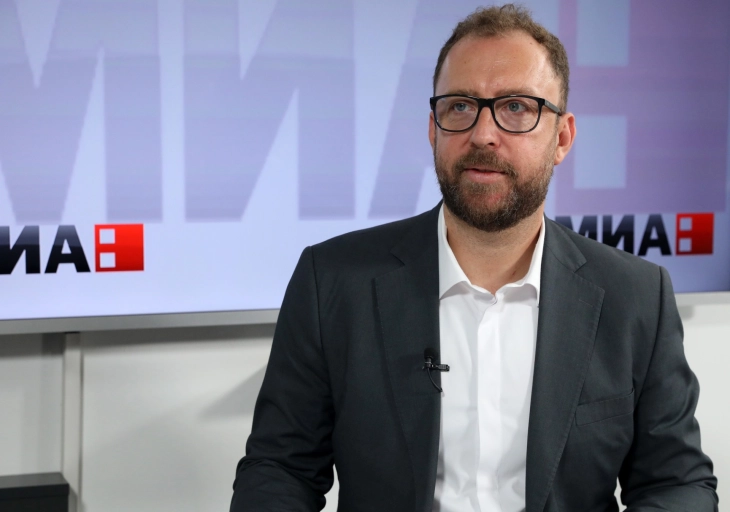 Culture Minister promotes postage stamp marking 80th anniversary since codification of Macedonian language 