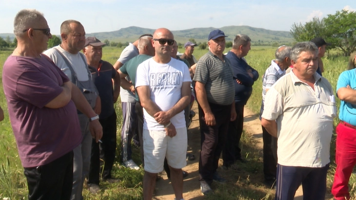 Протест на земјоделците од Прилепско – бараат да се отстранат дефектите на линијата за наводување