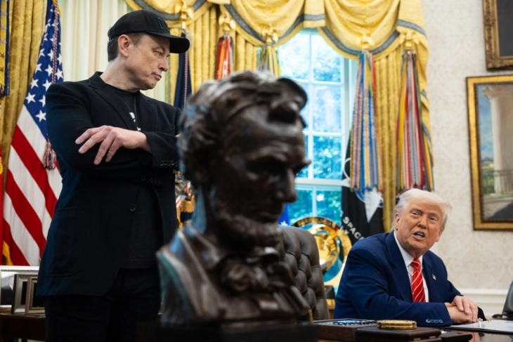 Për sot është caktuar bisedë telefonike Tramp- Mask