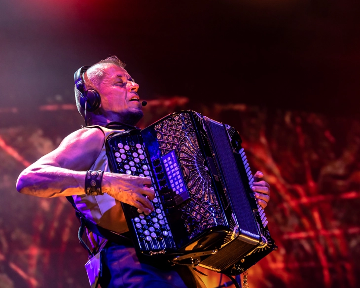 Финскиот виртуоз Кимо Похјонен и дивата на португалскиот џез Марија Жоао вечер на ОФФест