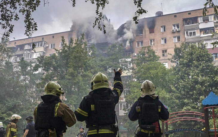 Најмалку седум мртви во масовниот руски напад врз Украина по операцијата „Пајакова мрежа“