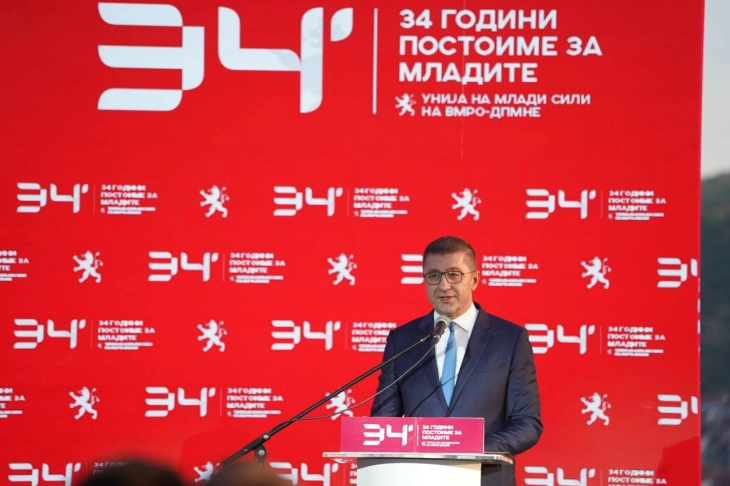 Mickoski: Nga vendi i fundit për nga investimet e huaja deri në vendin e parë në Evropë, nga bilanci negativ i BPV-së dhe të fundit në Evropë, në rritje prej 3.2 për qind dhe ekonomia e 4-të në Evropë!