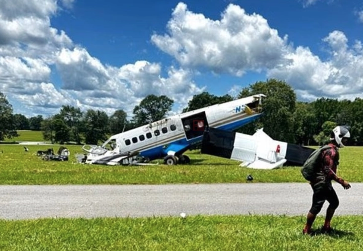 Një aeroplan me 20 persona u rrëzua në SHBA, nuk ka viktima