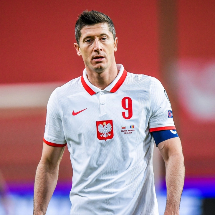 Левандовски се чувствува предаден од начинот на кој ја изгуби капитенската лента на Полска