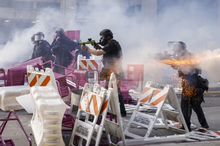 ОН повикаа на деескалација во Лос Анџелес: Да не се милитаризира ситуацијата