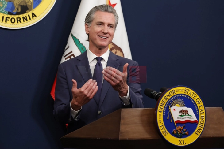 Гувернерот на Калифорнија бара федерална забрана за вклучување војска во имиграциски апсења