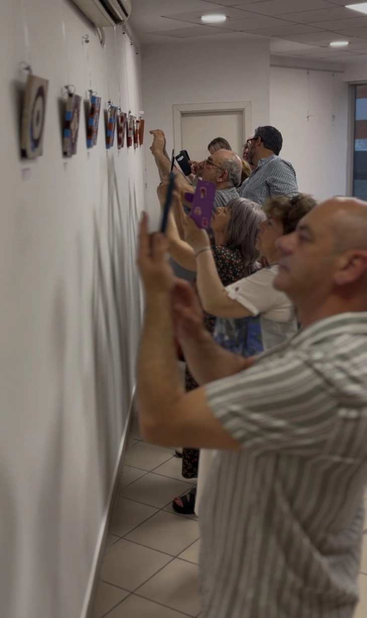 Во македонскиот КИЦ во Белград отворена изложбата „Живи артефакти- (АР)тистика