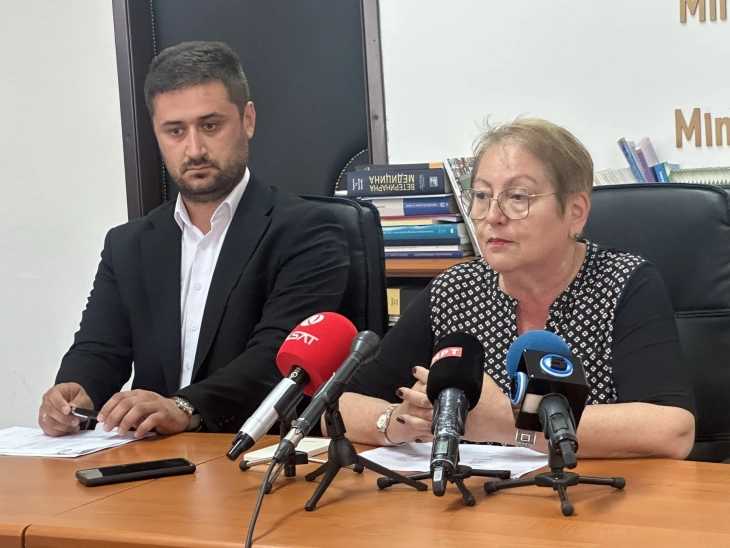 Јаневска: На 1 септември ќе ги има сите учебници, училиштата да ги пријават оштетените за да бидат заменети