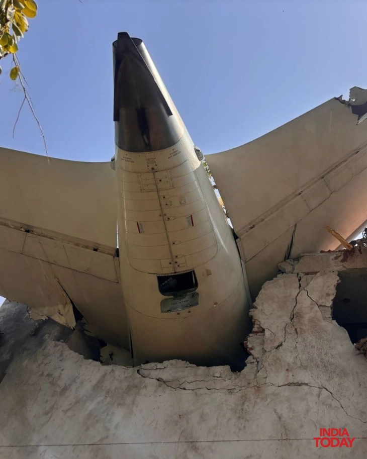 Најмалку 133 луѓе загинаа во авионската несреќа во Индија