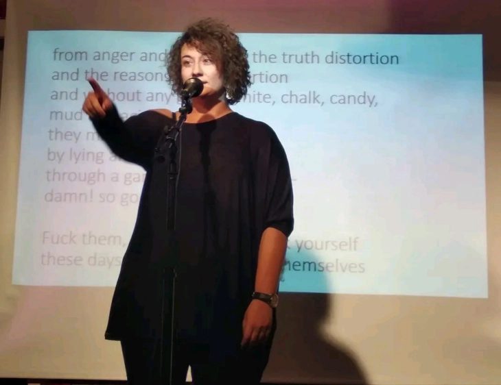 Интерактивна промоција на интерактивната книга „Еден маж и една жена или како љубовта раздвојува светови“