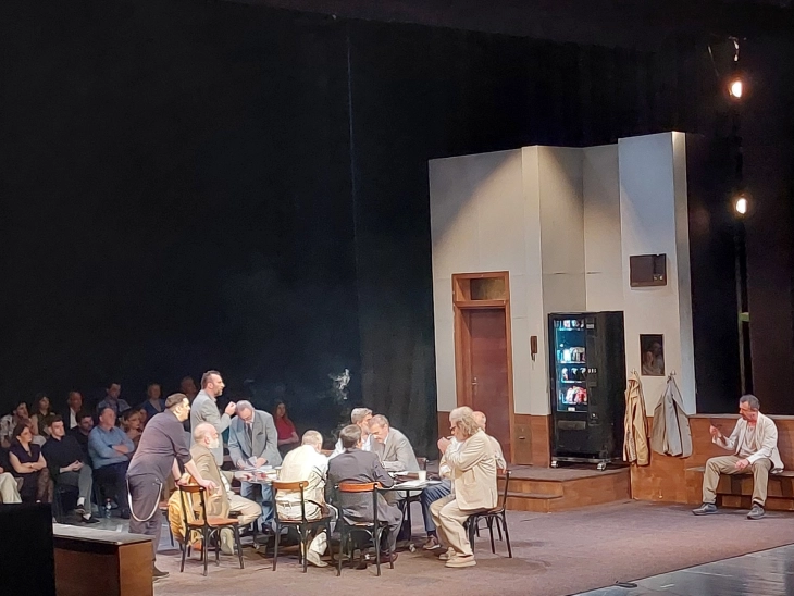 Претставата „12“ на МНТ најдобра на МТФ „Војдан Чернодрински“, публиката гласаше за „Слепци“ на Турскиот театар