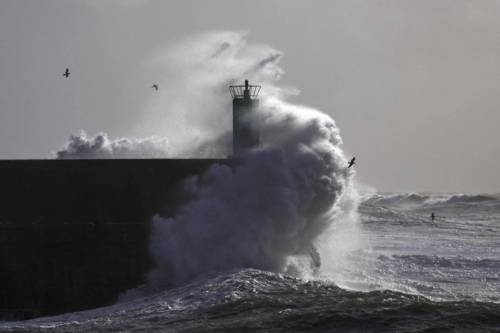 Повеќе од 30.000 громови ја погодија Велика Британија
