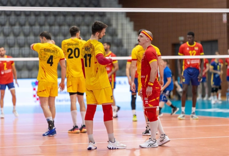 Македонските одбојкари поразени од Грција