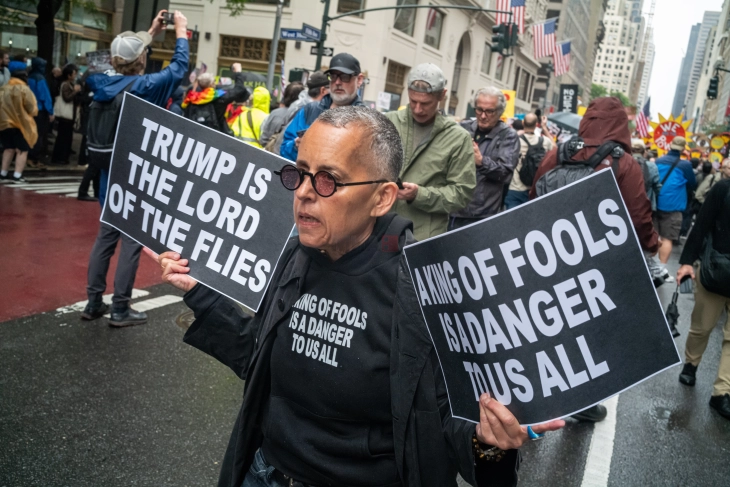 Трамп ја предводеше парада на армијата: Прослава или „диктаторско однесување“?