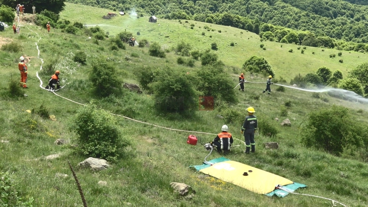 На Пониква се одржа противпожарна вежба на професионалните и доброволните пожарникари од Кочани и регионот