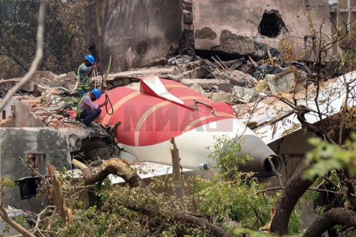 Пронајдена втората црна кутија по падот на авионот на Ер Индија