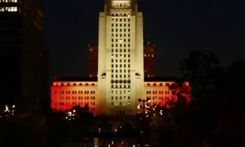 Градското собрание на Лос Анџелес осветлено во боите на македонското знаме во сеќавање на жртвите од трагедијата во Кочани