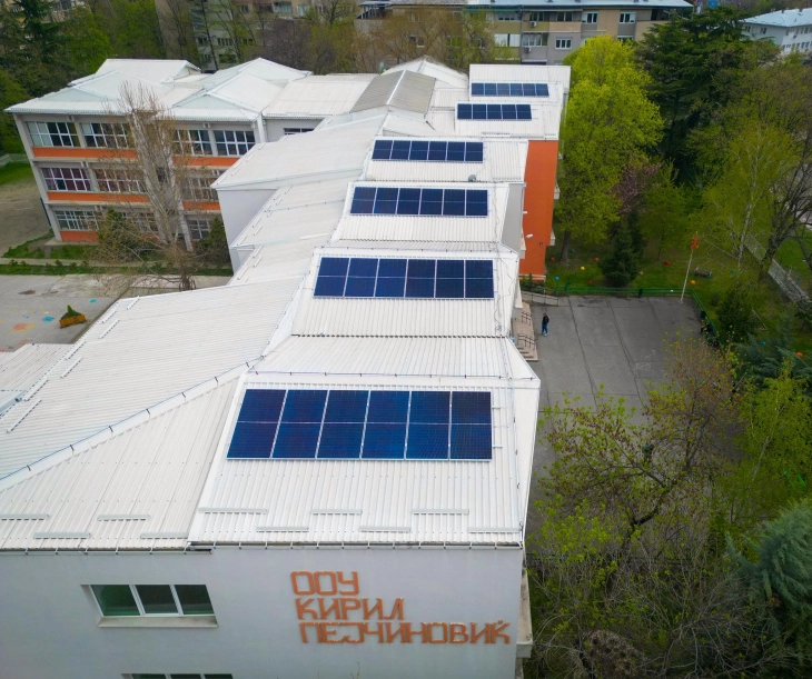 Влада: 50-тина училишта ќе добијат фотоволтаични системи