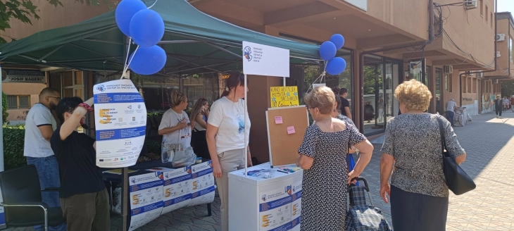 Патувачки караван „Информирани граѓани за ЕУ“ се одржа во Тетово, граѓаните оставија пораки што значи ЕУ за нив