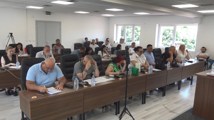 Прекината 65. седница на Советот на Општина Кочани по дофрлања и лични навреди меѓу советниците