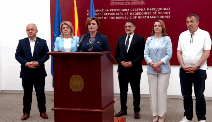 Pasholli: Kjo qeveri në vend se të ndërtojë një shoqëri të barabartë dhe gjithëpërfshirëse, zgjodhi rrugën e diskriminimit sistemik