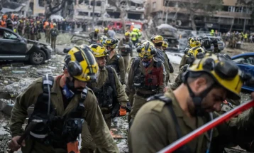 Një ndërtesë banimi u godit nga sulmi me raketa iraniane ndaj Izraelit, thotë policia izraelite