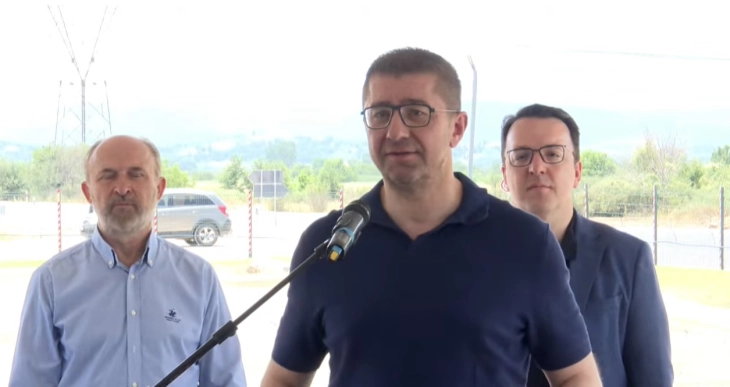 Премиерот Мицкоски на пуштање во употреба на реконструираниот регионален пат Понов мост-Богданци (во живо)