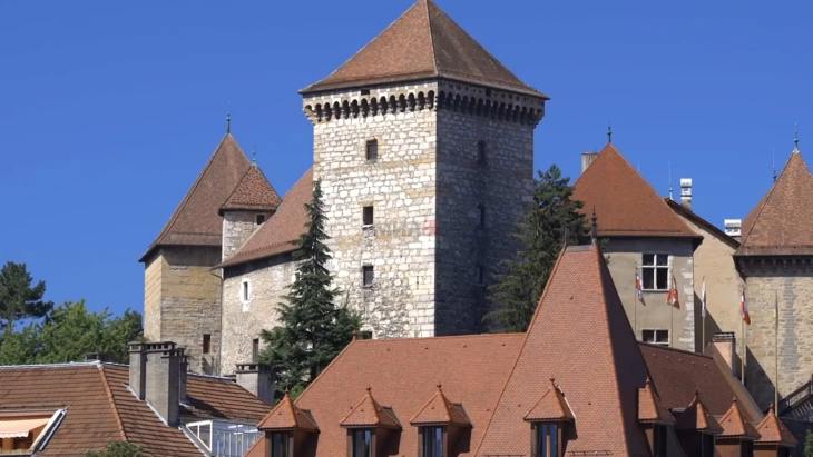 Француската „Венеција на Алпите“ - малку позната за туристите